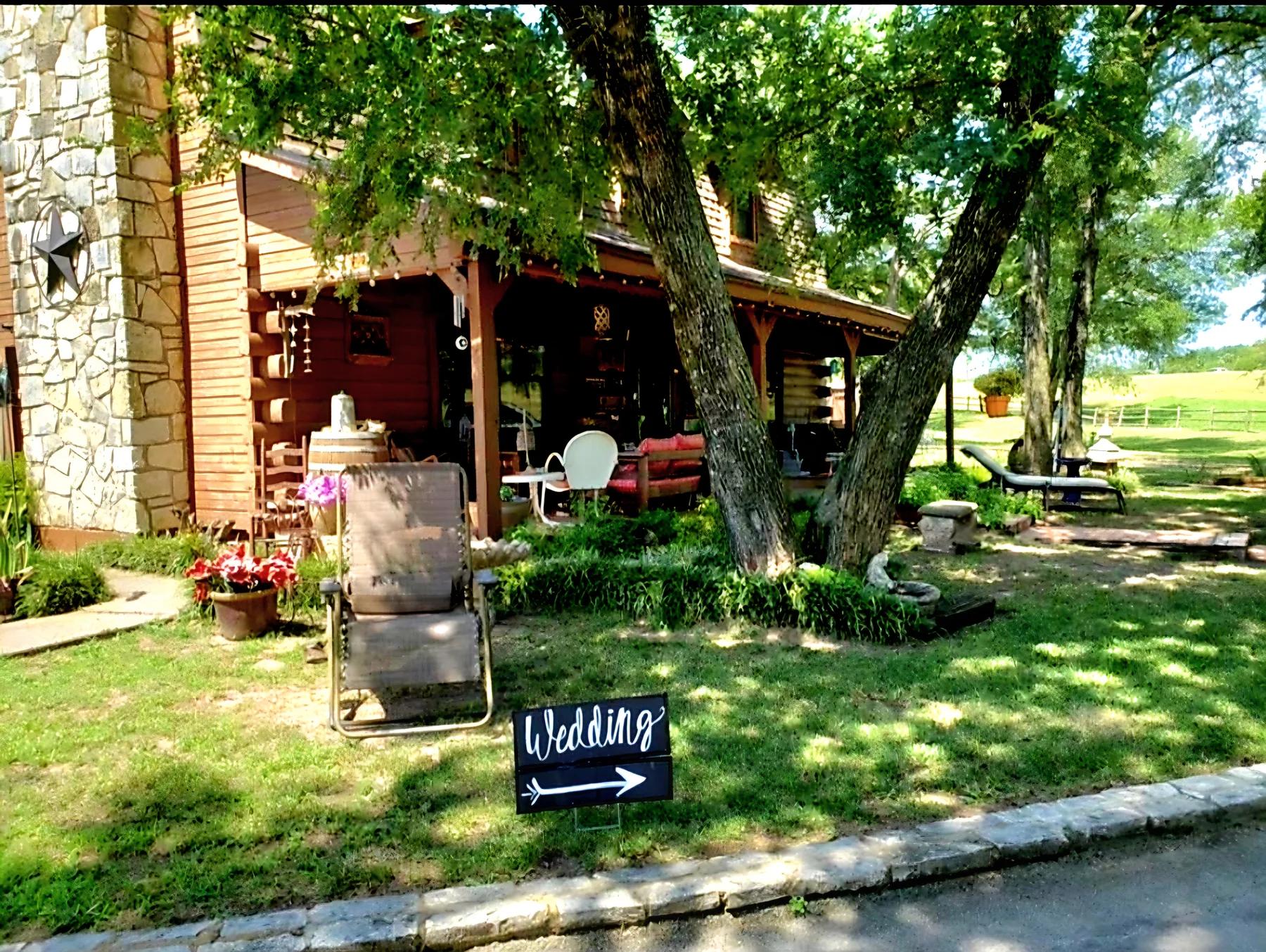 Guesthouse yard and wedding direction sign at Chisholm Trail Rustic Venue