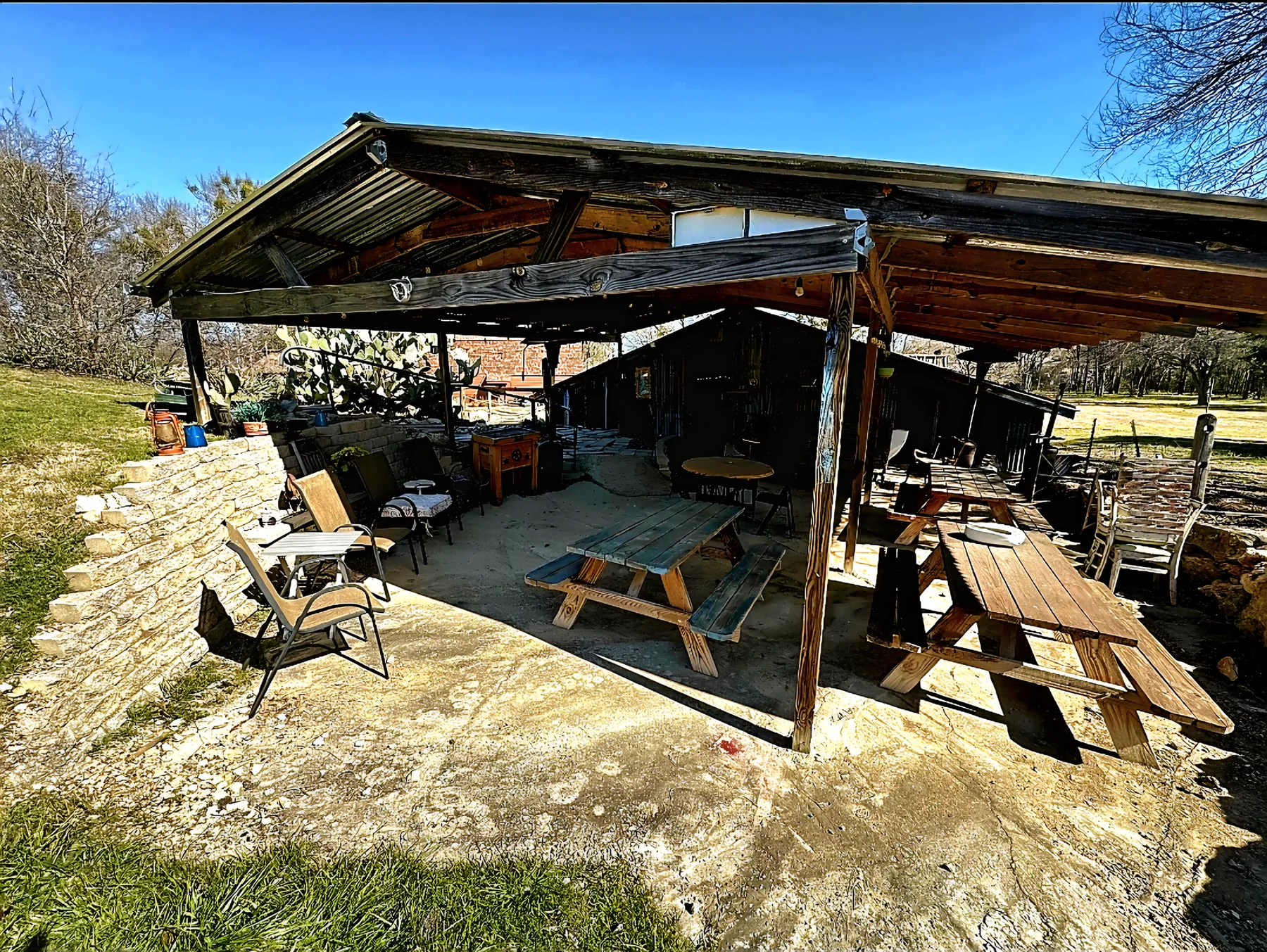 Covered pavilion seating at Chisholm Trail Rustic Venue